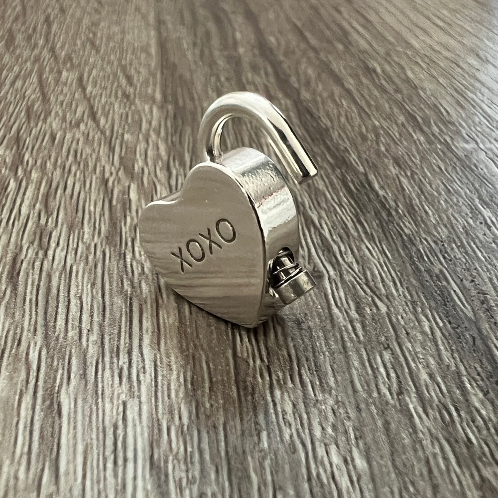 XOXO lock charm - Picture 5 of 5